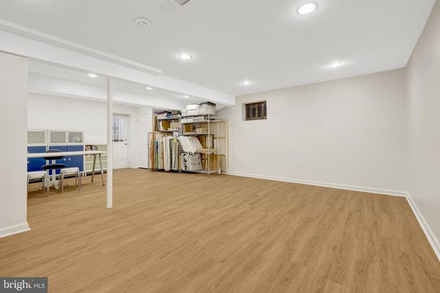 12111 HOLLY KNOLL CIR, Great Falls, VA 22066