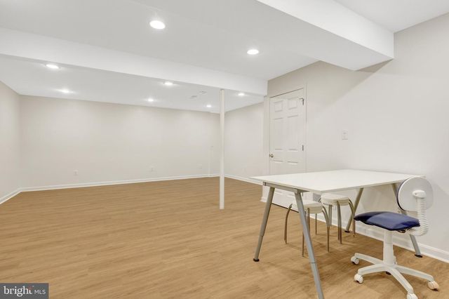 12111 HOLLY KNOLL CIR, Great Falls, VA 22066