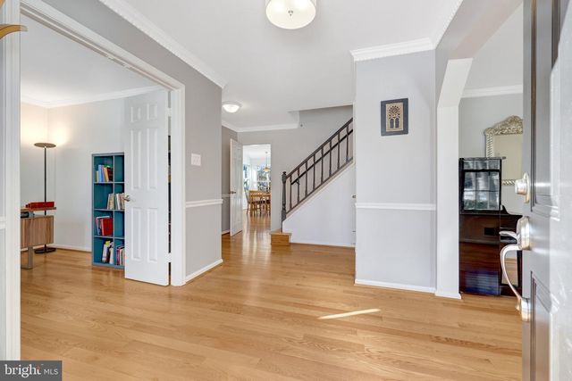 12111 HOLLY KNOLL CIR, Great Falls, VA 22066