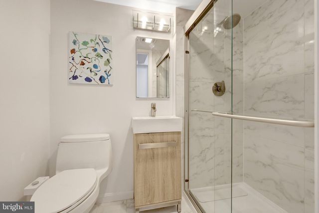 12111 HOLLY KNOLL CIR, Great Falls, VA 22066