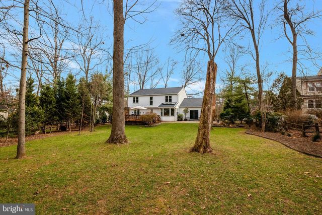 12111 HOLLY KNOLL CIR, Great Falls, VA 22066