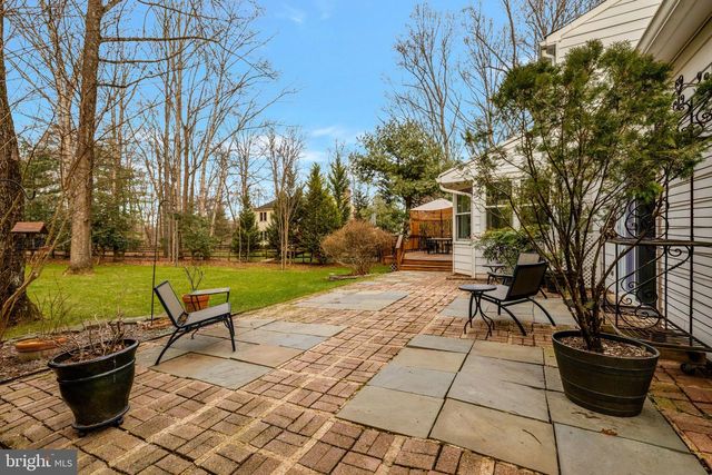 12111 HOLLY KNOLL CIR, Great Falls, VA 22066