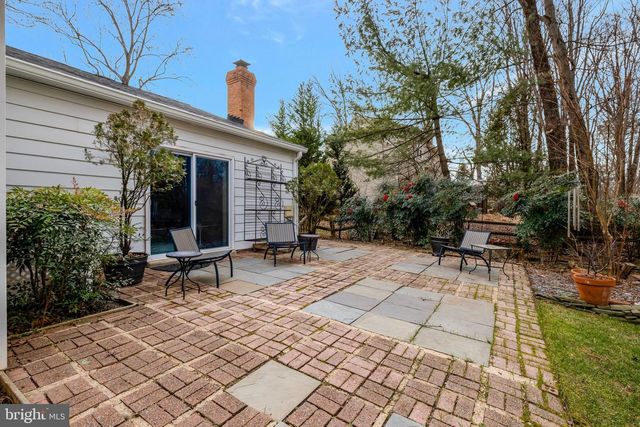 12111 HOLLY KNOLL CIR, Great Falls, VA 22066