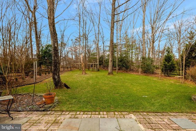 12111 HOLLY KNOLL CIR, Great Falls, VA 22066