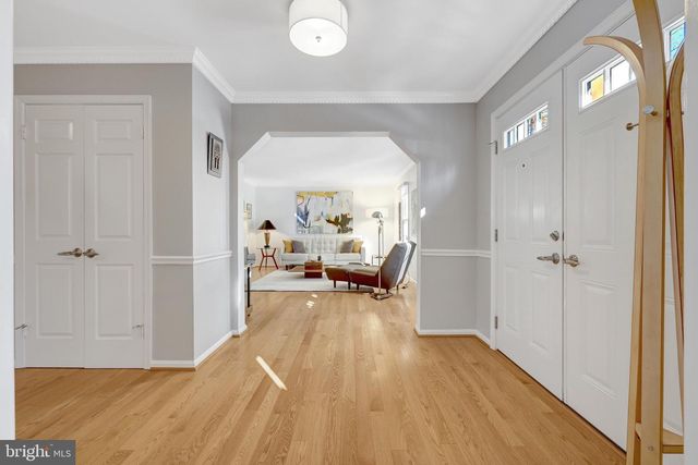 12111 HOLLY KNOLL CIR, Great Falls, VA 22066