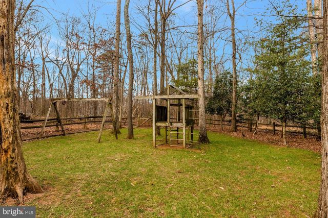 12111 HOLLY KNOLL CIR, Great Falls, VA 22066