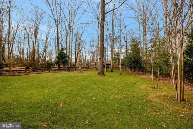 12111 HOLLY KNOLL CIR, Great Falls, VA 22066