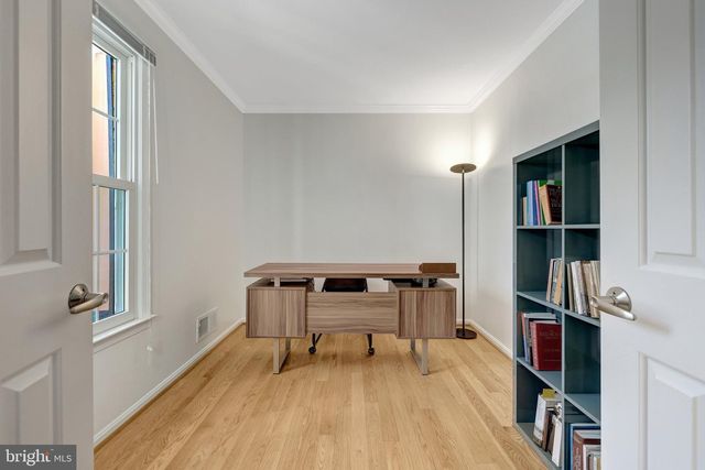 12111 HOLLY KNOLL CIR, Great Falls, VA 22066