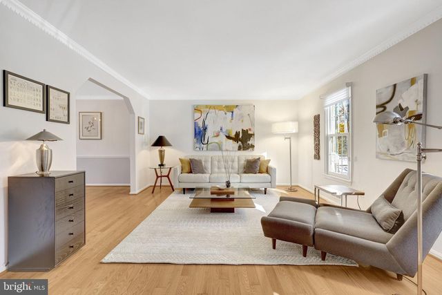 12111 HOLLY KNOLL CIR, Great Falls, VA 22066