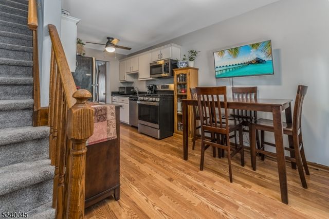 9 Colonial Ct, High Bridge Boro, NJ 08829