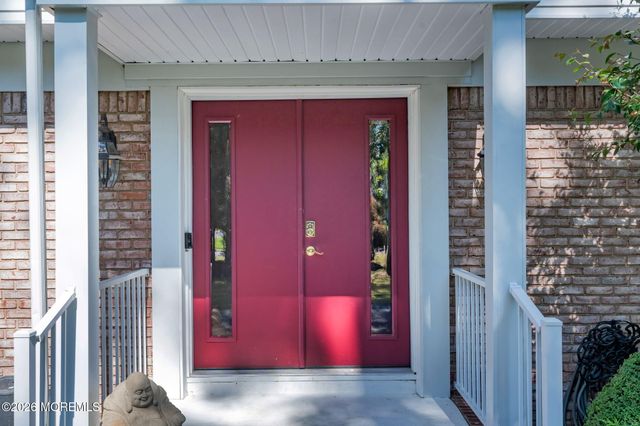34 Kingsley Drive, Manalapan, NJ 07726