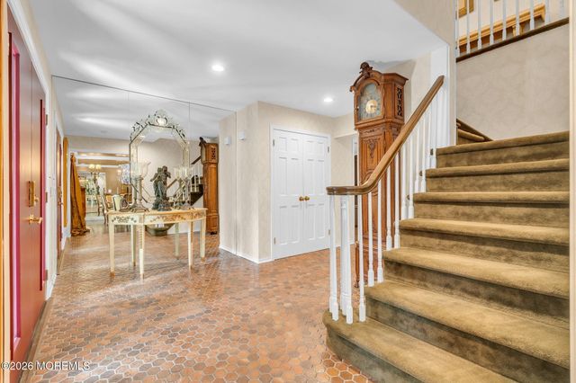 34 Kingsley Drive, Manalapan, NJ 07726