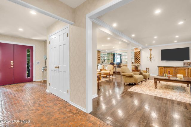 34 Kingsley Drive, Manalapan, NJ 07726