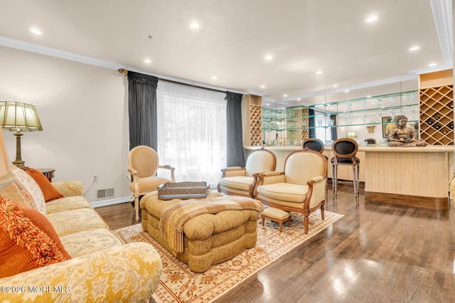 34 Kingsley Drive, Manalapan, NJ 07726