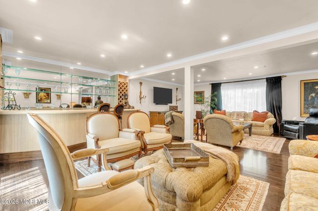34 Kingsley Drive, Manalapan, NJ 07726