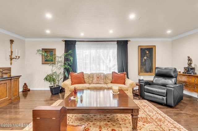 34 Kingsley Drive, Manalapan, NJ 07726