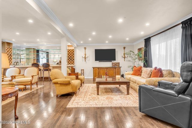 34 Kingsley Drive, Manalapan, NJ 07726