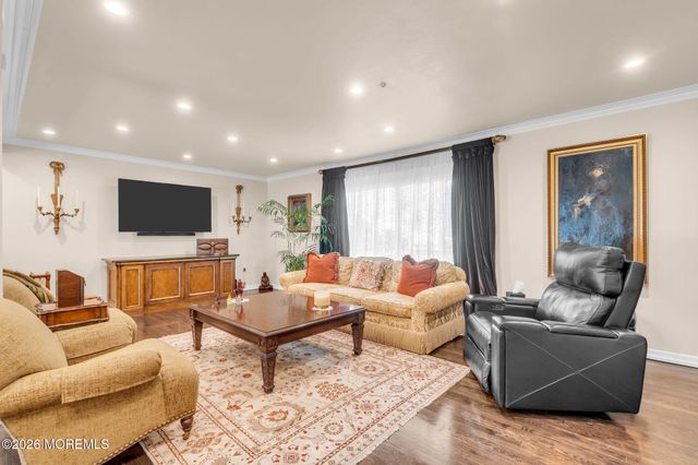34 Kingsley Drive, Manalapan, NJ 07726