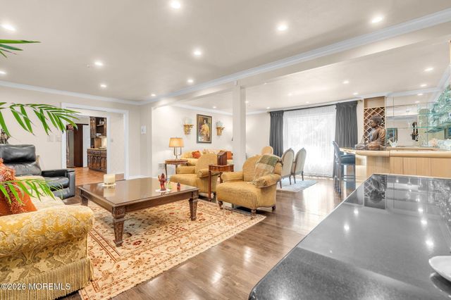 34 Kingsley Drive, Manalapan, NJ 07726