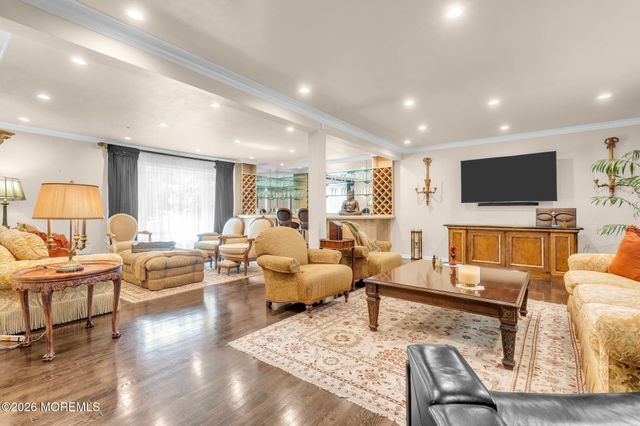 34 Kingsley Drive, Manalapan, NJ 07726