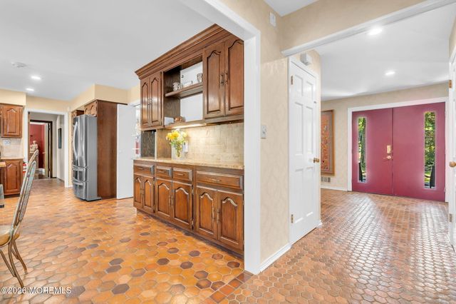 34 Kingsley Drive, Manalapan, NJ 07726