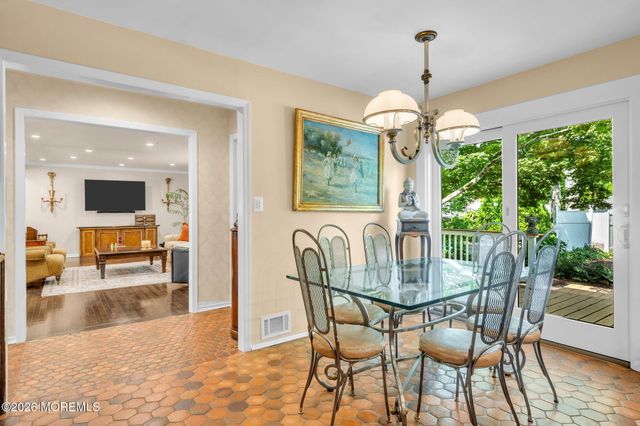 34 Kingsley Drive, Manalapan, NJ 07726