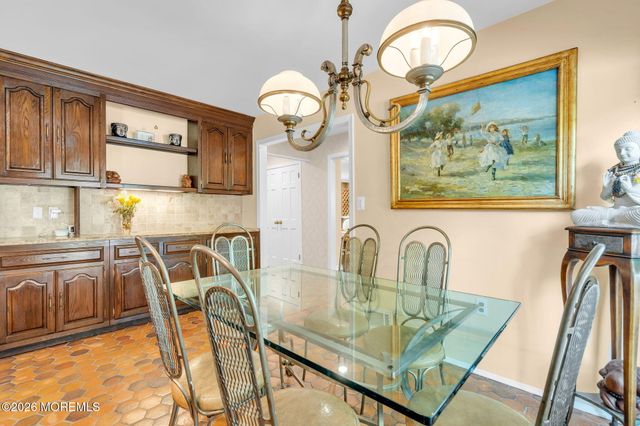 34 Kingsley Drive, Manalapan, NJ 07726