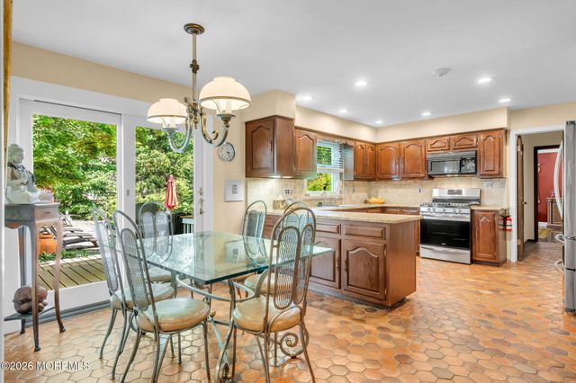 34 Kingsley Drive, Manalapan, NJ 07726
