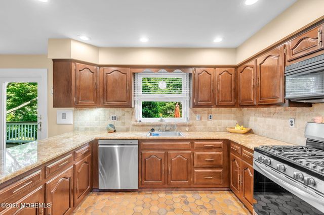 34 Kingsley Drive, Manalapan, NJ 07726