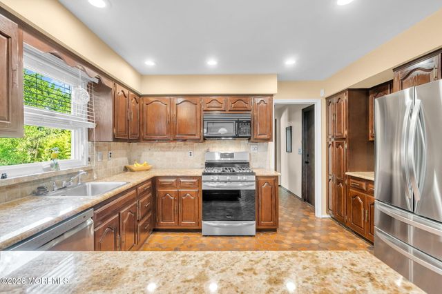 34 Kingsley Drive, Manalapan, NJ 07726
