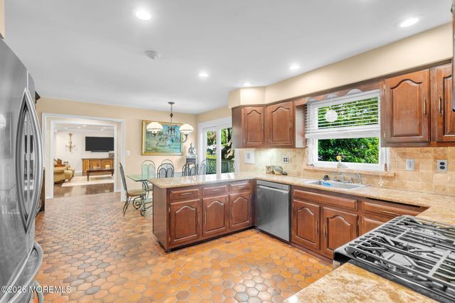 34 Kingsley Drive, Manalapan, NJ 07726