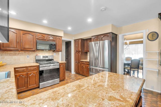 34 Kingsley Drive, Manalapan, NJ 07726