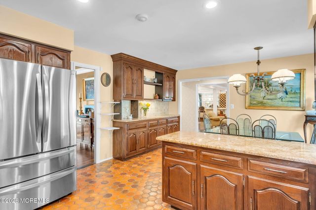 34 Kingsley Drive, Manalapan, NJ 07726