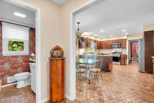 34 Kingsley Drive, Manalapan, NJ 07726