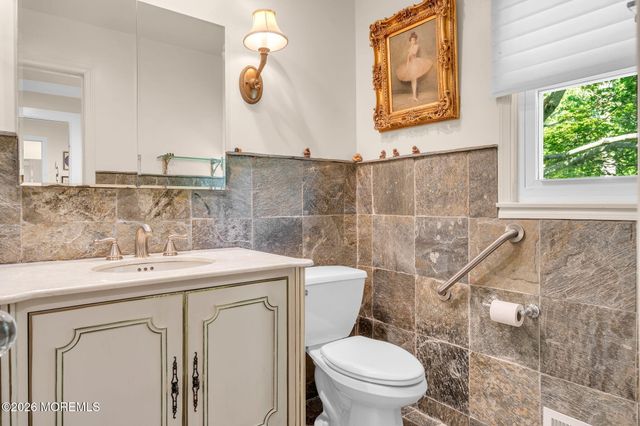 34 Kingsley Drive, Manalapan, NJ 07726