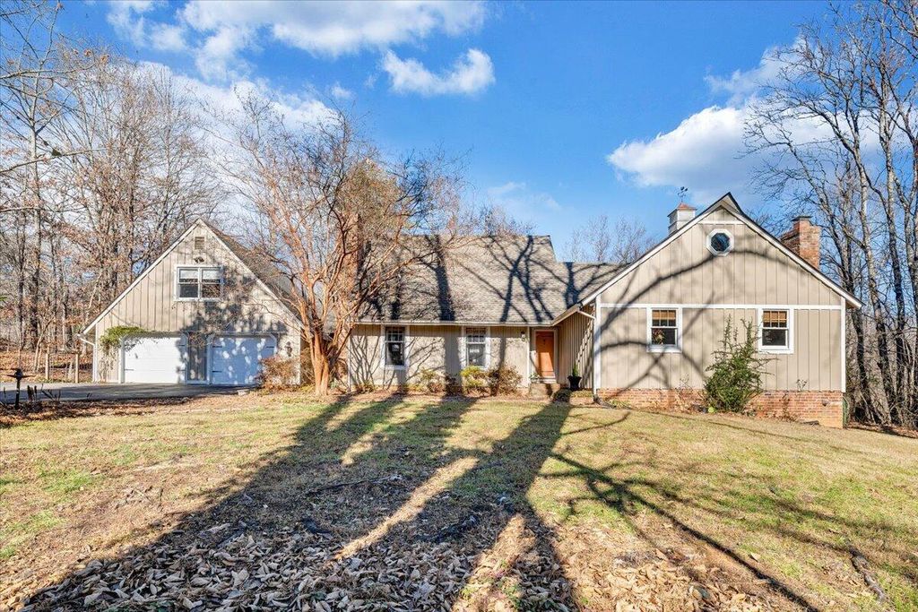 5721 Scenic Hills DR, Roanoke, VA 24018