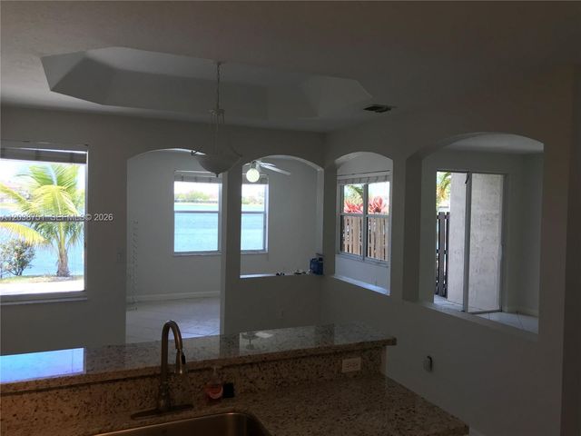 6674 NW 107th Place ., Doral, FL 33178