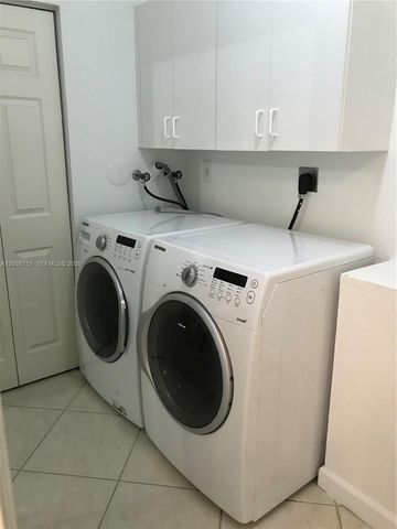 6674 NW 107th Place ., Doral, FL 33178