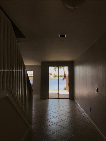 6674 NW 107th Place ., Doral, FL 33178