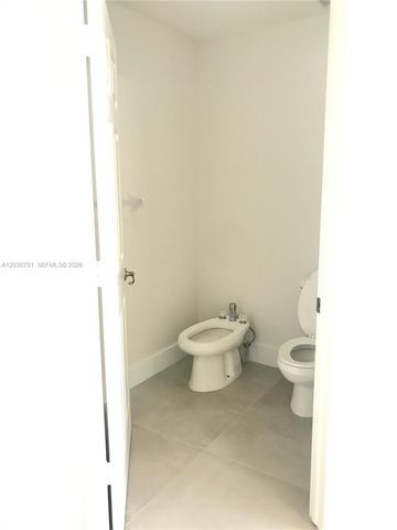 6674 NW 107th Place ., Doral, FL 33178
