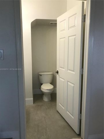 6674 NW 107th Place ., Doral, FL 33178