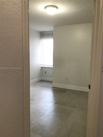 6674 NW 107th Place ., Doral, FL 33178