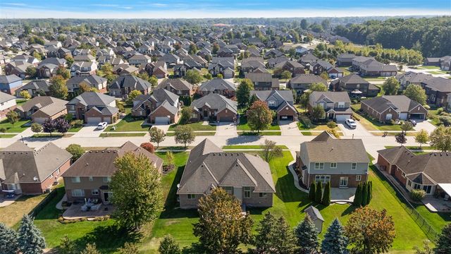 50247 Cheltenham Drive, Macomb, MI 48044