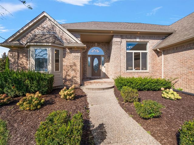 50247 Cheltenham Drive, Macomb, MI 48044