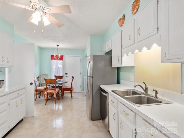 514 Crowfields Lane, Asheville, NC 28803
