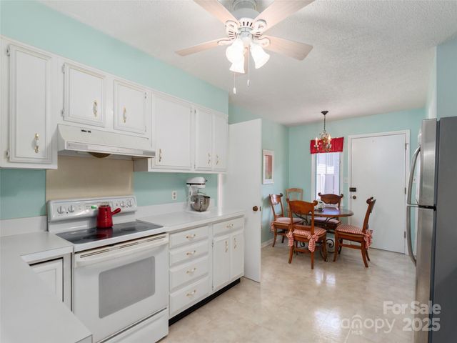 514 Crowfields Lane, Asheville, NC 28803