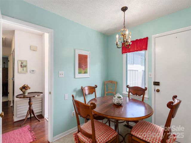 514 Crowfields Lane, Asheville, NC 28803