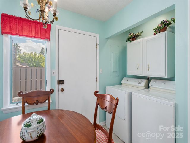 514 Crowfields Lane, Asheville, NC 28803