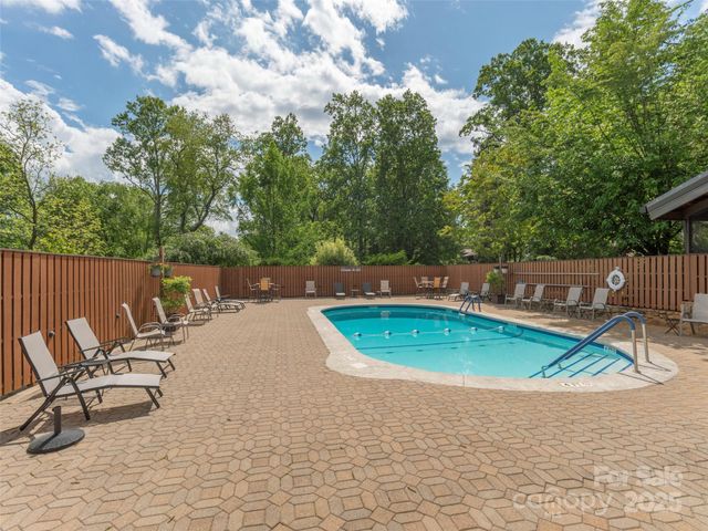 514 Crowfields Lane, Asheville, NC 28803
