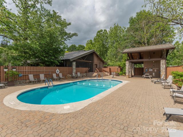 514 Crowfields Lane, Asheville, NC 28803